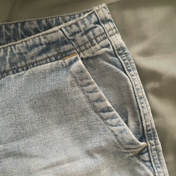 Old Navy Relaxed Jeans - Picture 5 of 5
